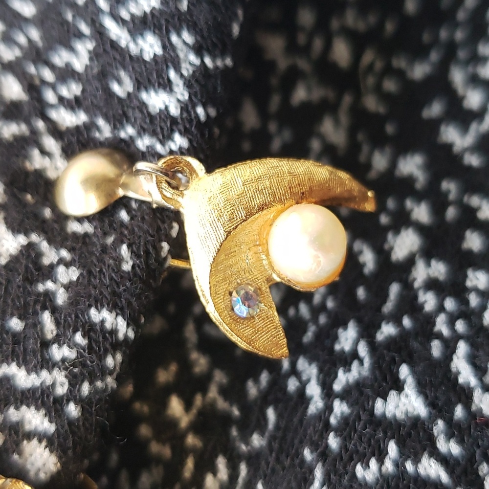 Vintage cultured pearl and gold clip on earrings set